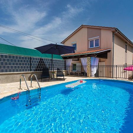 Apartment With A Private Swimming Pool, Garden & Bbq Gostinjac المظهر الخارجي الصورة