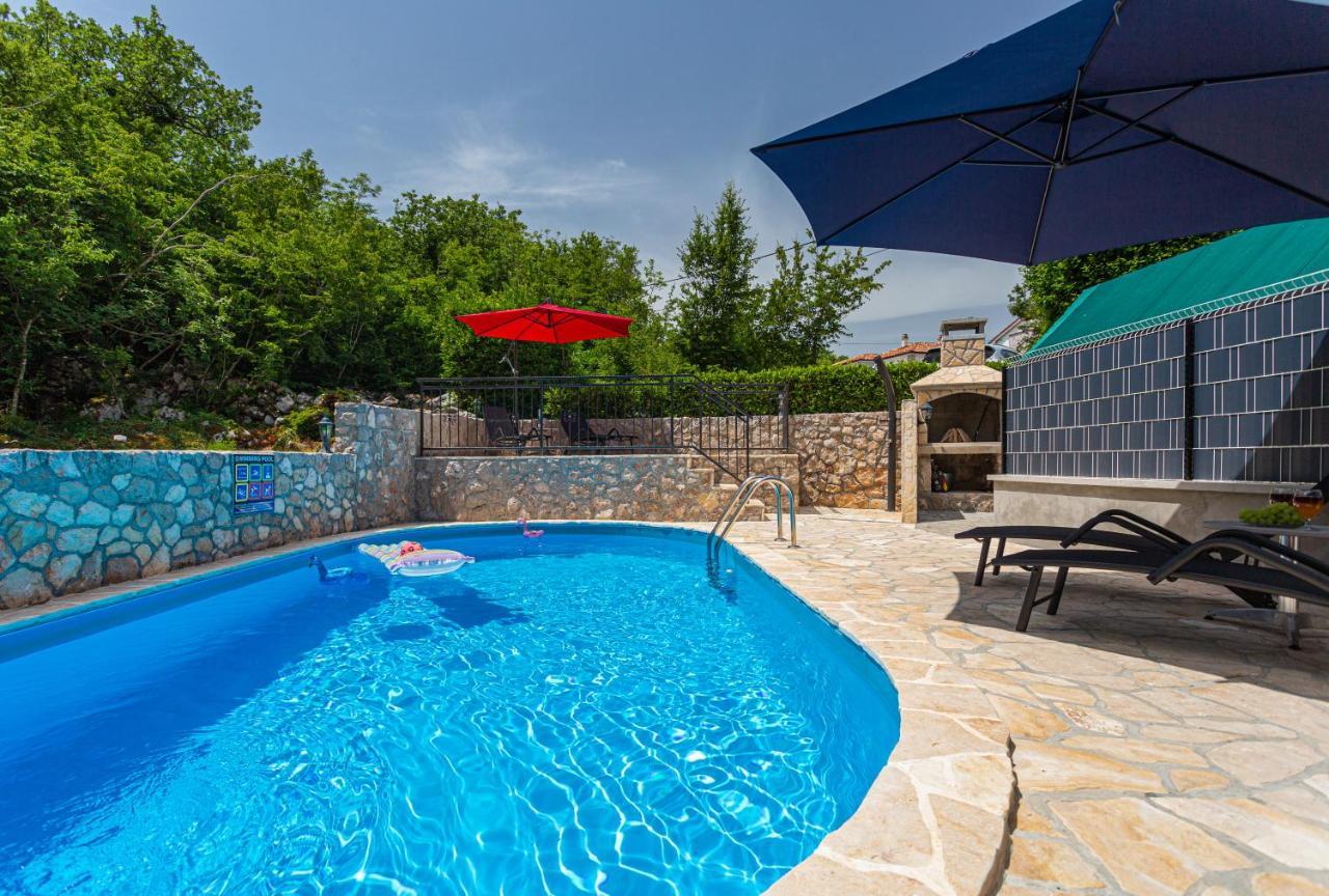 Apartment With A Private Swimming Pool, Garden & Bbq Gostinjac المظهر الخارجي الصورة
