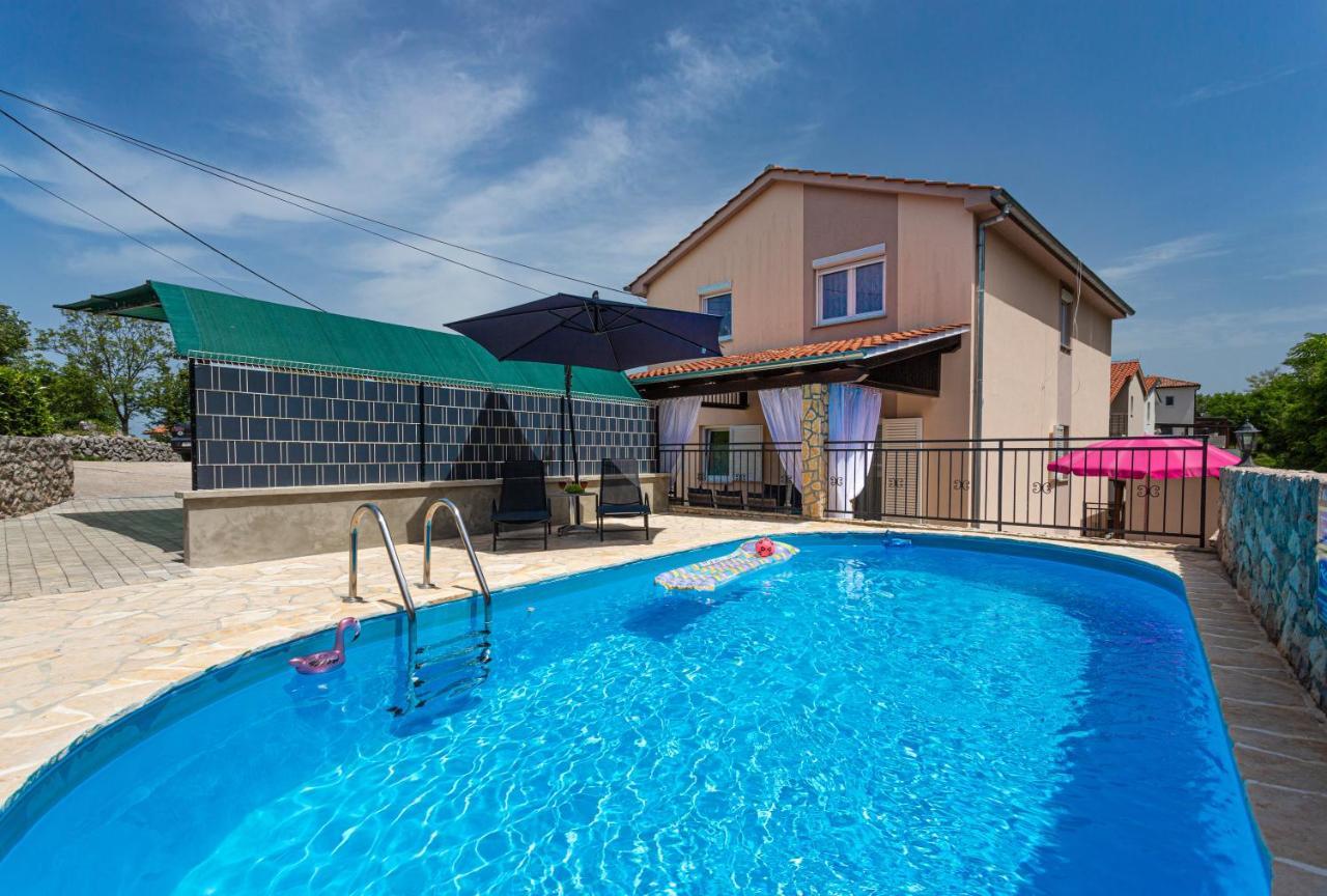 Apartment With A Private Swimming Pool, Garden & Bbq Gostinjac المظهر الخارجي الصورة