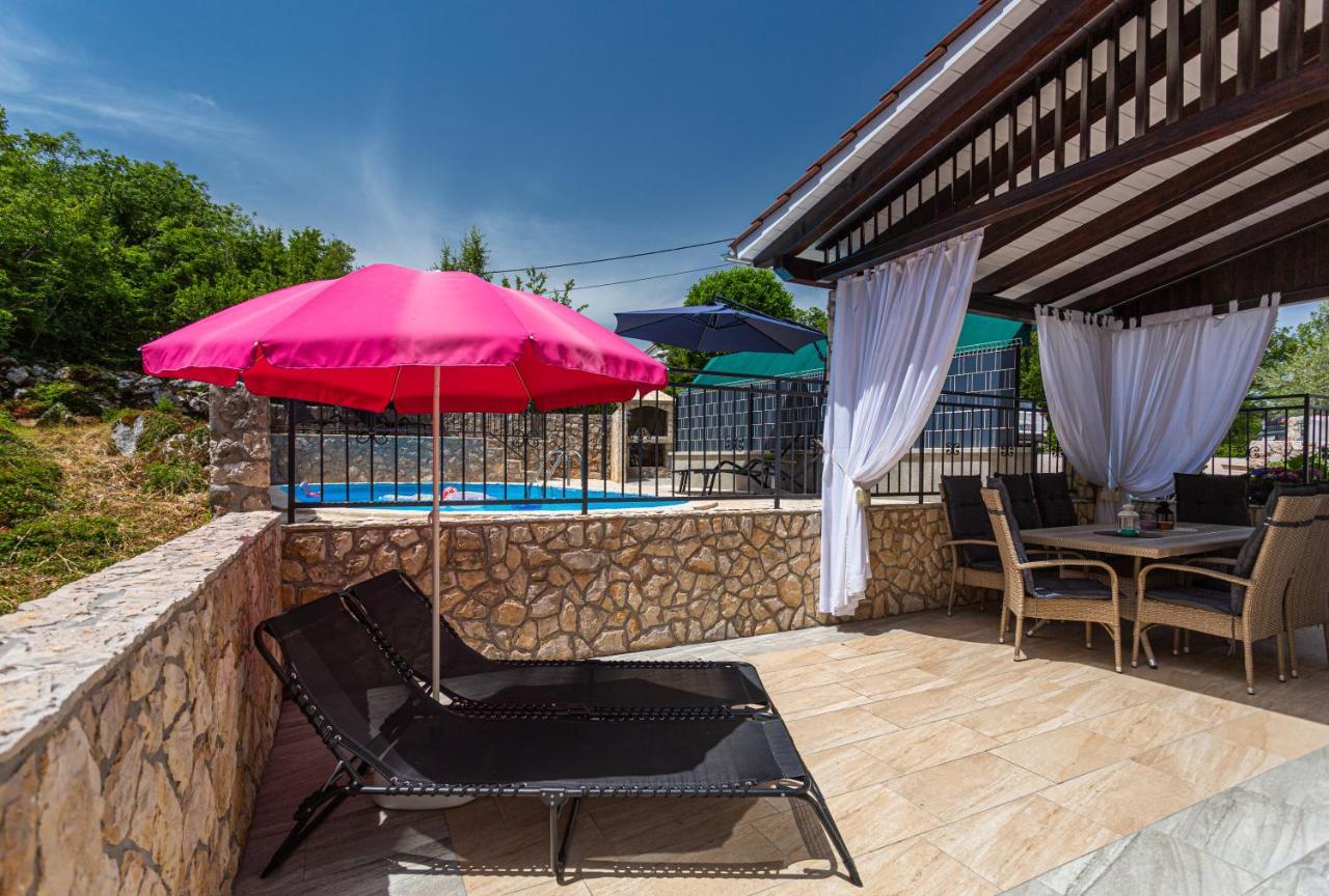 Apartment With A Private Swimming Pool, Garden & Bbq Gostinjac المظهر الخارجي الصورة