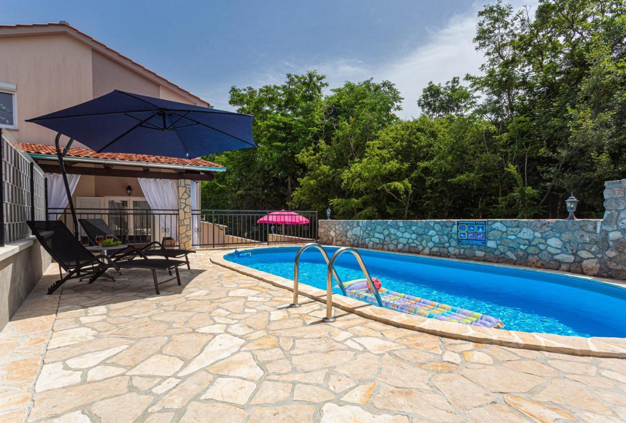 Apartment With A Private Swimming Pool, Garden & Bbq Gostinjac المظهر الخارجي الصورة