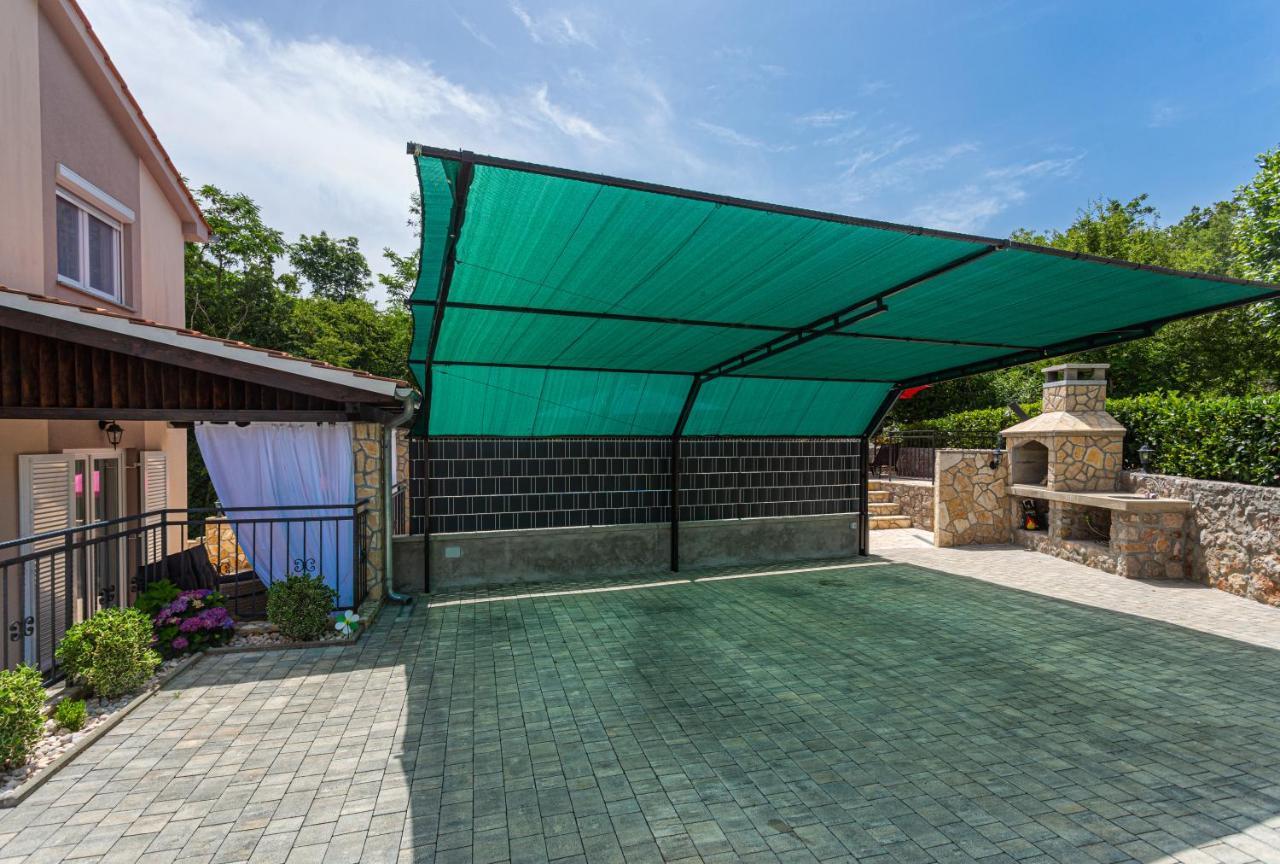 Apartment With A Private Swimming Pool, Garden & Bbq Gostinjac المظهر الخارجي الصورة